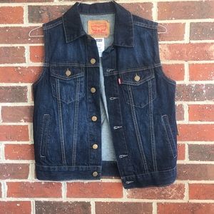 Size Medium Levi’s Denim Vest